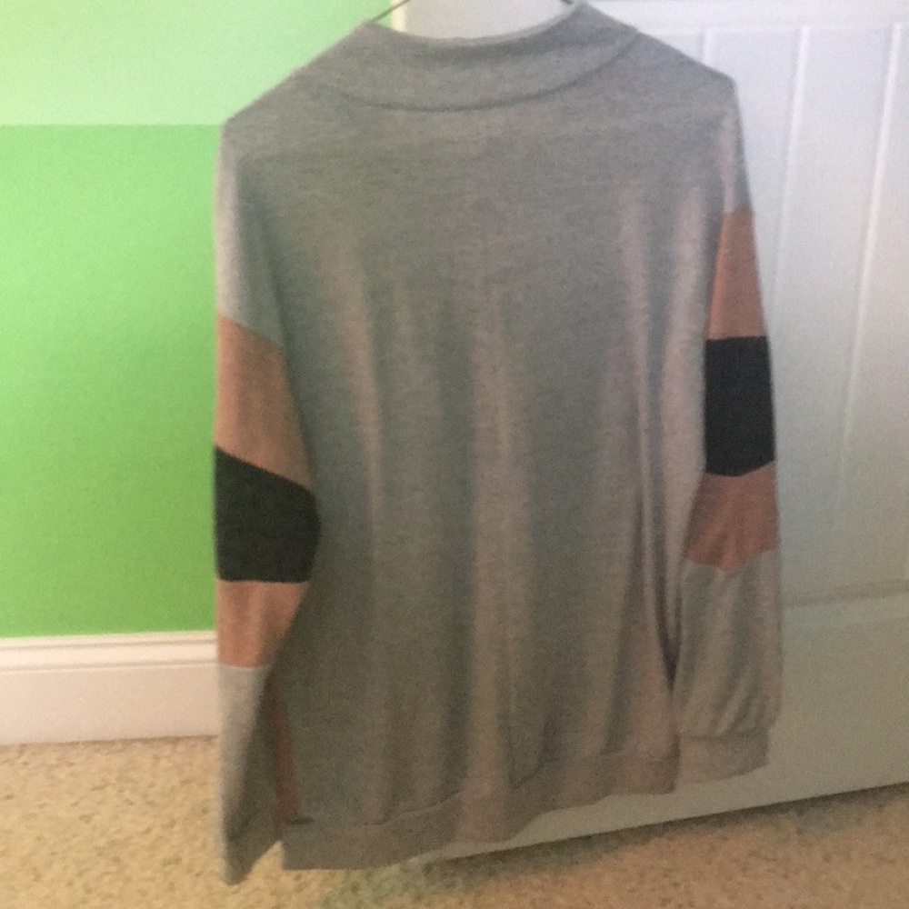 sweatshirt - Picture 3 of 4